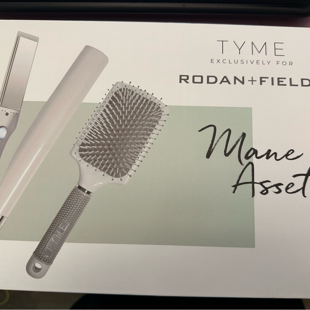 BNIB R&F Tyme Iron Pro and paddle brush